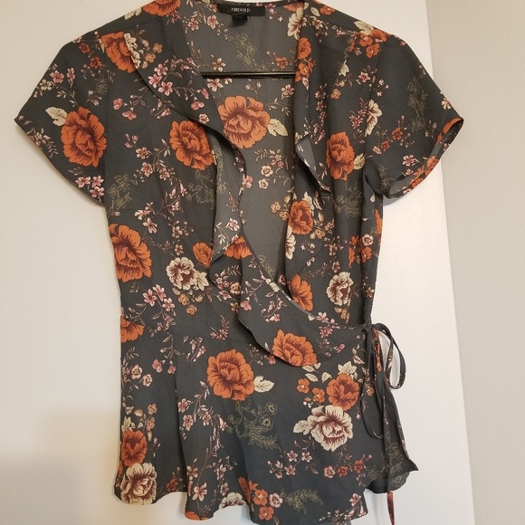 Forever 21 Tops - Wrap tie ruffle floral shirt short sleeve blouse